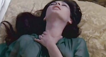 સમારંભ સેકસી વીડીયો ફુલ સેકસી વિના યુવાન માણસ સોનેરી ચુંબન કરે છે