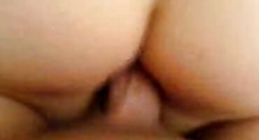 બે વિચિત્ર સ્ત્રીઓ સોફા પર એક માણસની ચડતા સેકસી ગુજરાતી વીડીયા શેર કરે છે