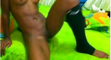 શો પછી, ચીયરલિડર તેને એક ઓપન વીડીયો સેકસી બિલાડી આપી