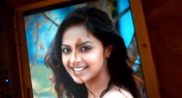 ડિપિંગ બીપી વીડીયો સેકસી છોકરી સાથે નાના ટિટ્સ સાથે આનંદ આપે છે