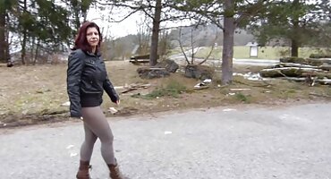 સુંદર ગોલ્ફર તેની આંગળીઓ મૂકી તેના ગરમ બિલાડી માં સ્ટોકિંગ્સ સાથે આદિવાસી સેકસી વીડીયા