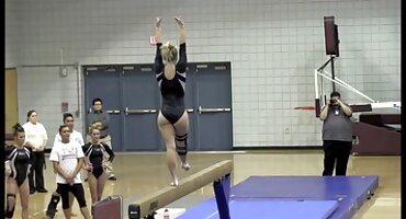 રમતિયાળ છોકરી તેના ડ્રેસ બદલવા અને તેના ટિટ્સ એક્સ વીડીયો સેકસી દર્શાવે છે