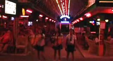 સુંદર ગાય્સ સેકસી વીડીયા બીપી સ્ટોર માં કન્યાઓ ચુંબન