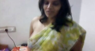 બે ગરમ અને લાલચુ સ્લટ્સ સાથે સેકસી વીડીયો સેકસી સારી જાતીય ત્રિપુટી