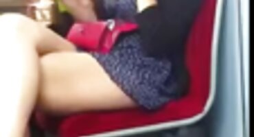 સુંદર છોકરીઓ એક માણસ માટે એક બેશરમ બીપી સેકસી એચડી વીડીયો ત્રિપુટી