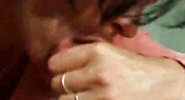 વાદળી છોકરી તેની ગુજરાતી સેકસી વીડીયો ફૂલ એચડી ગર્લફ્રેન્ડની રસદાર બિલાડીને તેની આંગળીઓથી સંભાળે છે