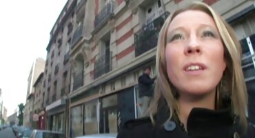 શિંગડા નિમ્ફોમેનિયાક ધીમેધીમે વીડીયો સેકસ તેની ગર્લફ્રેન્ડની બિલાડી ચાટે છે