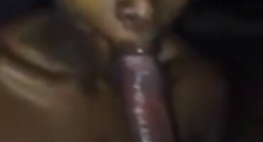 પાતળી સેકસી વીડીયો ભેજો લેસ્બિયન તેના મિત્રને ચુંબન કરે છે