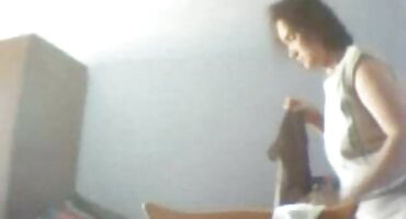 મૌખિક વોર્મ-અપ પછી, તે સેકસી વીડીયો ફીલમ ગર્દભમાં એક છોકરીને ફક કરે છે.