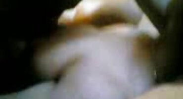 મોહક સોનેરી નાના સેકસી વીડિયો બીપી વીડીયો પોશાક પહેરે છે