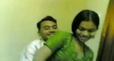 સજ્જન ચુંબન અને ક્લિટ સુંદરીઓને ઘસવામાં આવે છે સેકસી વીડીયો ફોટા