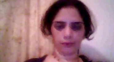 તેની આંગળીઓથી ચુંબન કર્યા પછી, છોકરીએ છિદ્રમાં રમકડું ઓપન વીડીયો સેકસી દાખલ કર્યું