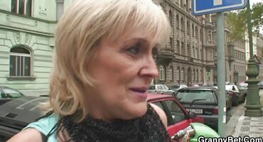 ધૂમ્રપાન કરવું, સની લિયોન સેકસી બીપી વીડીયો એક પ્રકારની વાહિયાત બતાવે છે