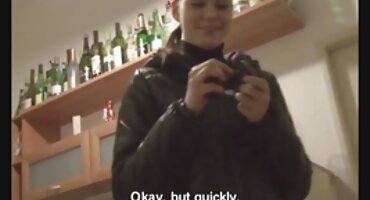 પોઇન્ટેડ સેકસી વીડીયો youtube વાહિયાત હેઠળ, શ્યામા બિલાડી અને ખડકોને બદલે છે