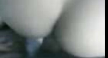 એક શરમાળ ગૃહિણી તેના મિત્રને વસવાટ કરો છો એચડી બીપી વીડીયો સેકસી ખંડમાં ચુંબન કરે છે