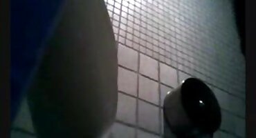 એક છોકરીએ સેકસી પીચર વીડીયો બીપી તેની ગર્લફ્રેન્ડને એક માણસ સાથે સંભોગ કરવામાં મદદ કરી