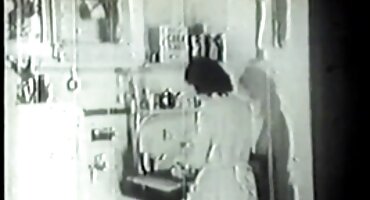 જુસ્સાદાર ટીન બીપી વીડીયો સેકસી તેના મોં સાથે સભ્યોને સેવા આપે છે