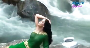 સ્લિમ કન્યાઓ એક સમૃદ્ધ ગુજરાતી સેકસી ફુલ વીડીયો ક્લાઈન્ટ સેવા આપે છે