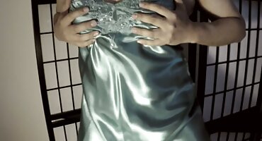 શ્રીમંત બનવા માટે, તેણે તેની પત્નીને બીપી પીચર વીડીયો સેકસી મિત્રનું ચુંબન આપ્યું.