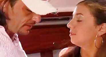 હું સેકસ વીડીયો ઇંગ્લીશ મુલાકાત લેવા આવ્યો અને શાંતિથી મિત્રની પત્નીને ચુંબન કર્યું