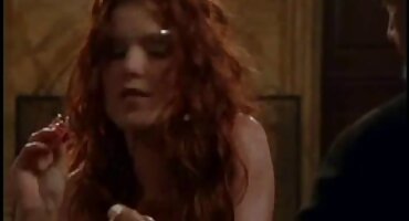 સહનશક્તિ રમતવીર બીચ પર સેકસી ફીલમ વીડીયો મહિલાઓને ચુંબન કરે છે