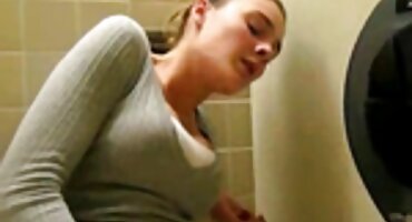 એક છોકરી બે કાળા ત્રીપલ સેકસ વીડીયો સભ્યો પર બેસીને અને સવારી કરતી નથી.