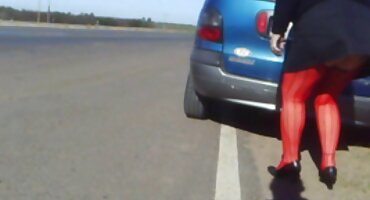 ચુંબન ચુંબન ઉત્સાહિત પુરુષ શેરીમાં એક અજાણી વ્યક્તિને વાહિયાત સેકસી વીડીયો લાઈવ કરે છે