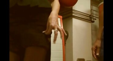 ગ્રીસ કરેલી છોકરી ઘન પર કૂદી ગઈ સેકસી વીડીયો આપો