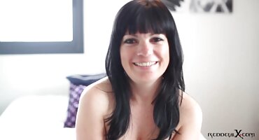 નજીકના પરિચય પછી, એક બીપી સેકસી વીડીયો પાતળો અને ઠંડો માણસ વેશ્યા પર બેઠો