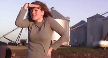 તેના એચડી વીડીયો સેકસી સ્તનો ચાટવું અને એક ટુકડાના આંતરડામાં પ્રવેશ કરવો