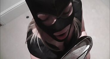 કાળા વાળવાળી ગુજરાતી સેકસી બીપી વીડીયો સ્ત્રી પુરુષના શિશ્નની સામે તેના પગ ફેલાવે છે