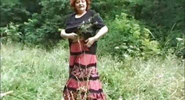 લાંબા પળિયાવાળું લેડી ટેરેસ પર હાથ ચુંબન કરે છે સેકસી વીડીયો બતાવો