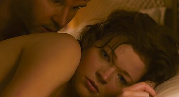 ગુલાબી ડ્રેસ ઉતારીને, છોકરી ત્રીપલ સેકસ વીડીયો બાથરૂમમાં હસ્તમૈથુન કરે છે