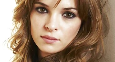 હોટ માણસ બેડરૂમમાં ગુજરાતી સેકસી બીપી વીડીયો મિત્ર સાથે તેની પત્નીને ચુંબન કરે છે