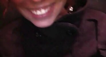 એક માણસે બે બ્લોડેશને ચુંબન સેકસી વીડીયો એક્સ એક્સ કર્યું.