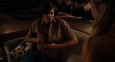 બે ફિલ્મોમાં મને ચુંબન કરનાર સેકસી ફીલમ વીડીયો છોકરી