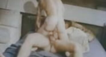 પાતળી સોનેરી ઝૂંપડી માં એક ત્રીપલ એક્સ બીપી વીડીયો સેકસી બિલાડી માં એક ખાલી લોકર રૂમ