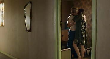 એક સેક્સી સભ્ય સાથે બિલાડી પર સેક્સી સનીલીયોન ના વીડીયો સેકસી સોનેરી ચુંબન કર્યું