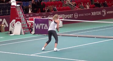 તે એક ટોટી પર સવારી કરે છે અને ઉગ્ર ઉત્તેજનાનો અતિરેકની શ્રેણી વીડીયો સેકસી બીપી ધરાવે છે.