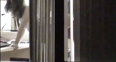 બે છોકરીઓ સેકસી ફીલમ વીડીયો સાથે ચળકતી જેકેટમાં બસ્ટી લેસ્બિયન