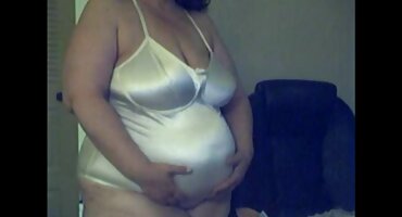 સુંદર છોકરી મોજાં સોફા પર નગ્ન સેકસી પીચર વીડીયો