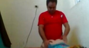 પતિ તેના પ્રેમીના શુક્રાણુ પર તેની સેકસી વીડિયો બીપી વીડીયો પત્નીના ચહેરાને ચુંબન કરે છે અને તેનો આનંદ માણે છે