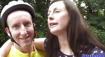 તેણે તેની ગર્લફ્રેન્ડને ટ્રિપ માટે ચૂકવણી ન કરવા માટે ચુંબન કર્યું, યુવાન શ્યામા ઉગ્ર ઉત્તેજનાનો અતિરેક પ્રાપ્ત કરવા માટે ટેક્સીમાં વાહિયાત છે, પ્રેટ્ઝેલ એક લેટિન છોકરીને ટોટી પર મૂકે છે, વીડીયો સેકસી બીપી જીતે છે, તેની ગર્લફ્રેન્ડને વાહિયાત કરે છે