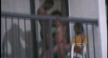 એક છોકરીને ચુંબન સાથે વીડીયો સેકસ તોફાની વ્યક્તિ.