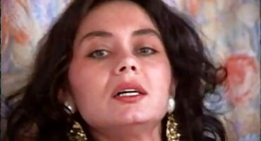 ભવ્ય સેકસી વીડીયો ફુલ સેકસી વીડિયો સોનેરી યાટ પર ચુંબન કર્યું