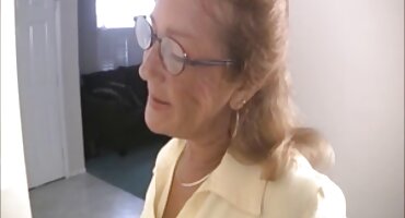 એક અધીરા પાડોશી આવ્યા અને બિલાડી એચડી વીડીયો સેકસી પર શ્યામાને ચુંબન કર્યું